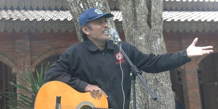 Di Bawah Pohon Kanthil, Mereka Bertanya Makna Kemerdekaan