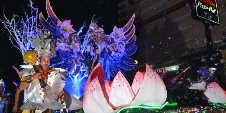 Kontingen Gudang Garam Membuka Rangkaian “Kediri Nite Carnival”