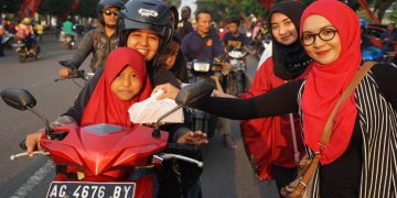 Musisi Dangdut Kediri Bagi-bagi Takjil