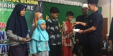 NU Pare Santuni Ratusan Anak Yatim