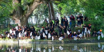 Bersepeda dan Menabur Ikan di Sumber Gundi