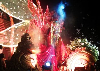 Pesona Dewi Sekartaji Memukau Ribuan Pengunjung Kediri Nite Carnival