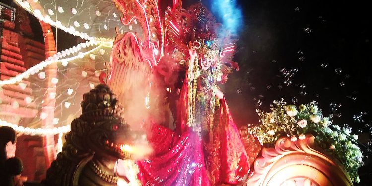 Pesona Dewi Sekartaji Memukau Ribuan Pengunjung Kediri Nite Carnival