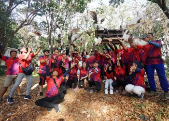 Rayakan Anniversary Pertama, GGCC Lepas Burung di Hutan Joyoboyo