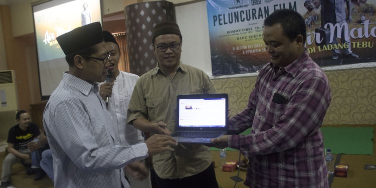 Film “Air Mata di Ladang Tebu” Banjir Kritik