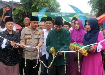 Jamaah Gus Lik Menggelar Festival Al-Banjari