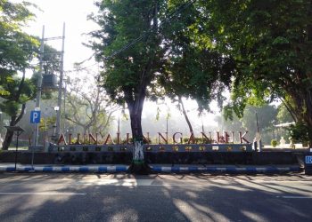 Warga Kota Angin Nganjuk Patuhi Penutupan Alun-alun