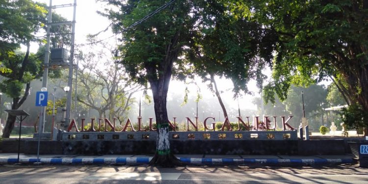 Warga Kota Angin Nganjuk Patuhi Penutupan Alun-alun