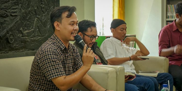 Dari Jurnalis Kini Menjadi Penulis Buku yang Produktif