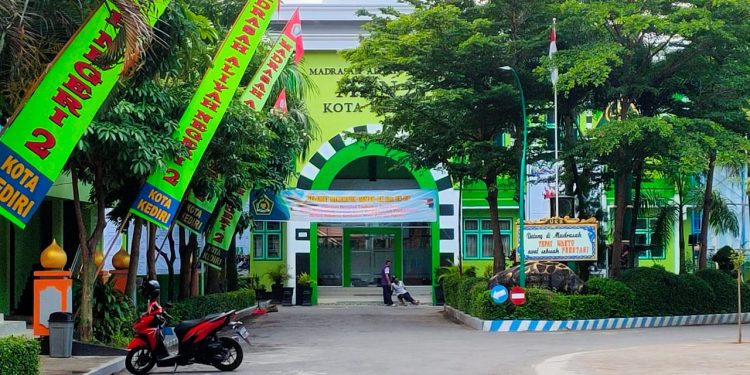 Diliburkan Karena Virus Corona, Pelajar Kediri Tetap Belajar
