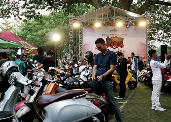 Pengendara Vespa Matic Se-Jawa Timur Berkumpul di Kediri