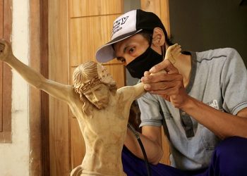 Pengrajin Patung Yesus Gereja Puhsarang Kediri