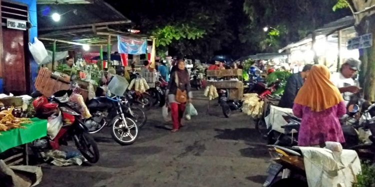 Setono Betek, Pasar Sayur di Malam Hari