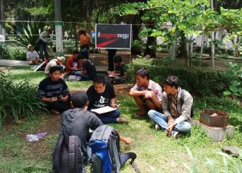 Menggores Minggu, Menggairahkan Kota yang Gagu