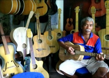 Gitar Bambu dari Belakang Makam Pahlawan