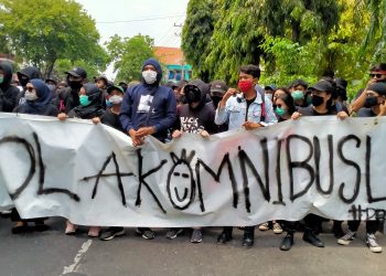 Mencemaskan Omnibus Law Adalah Bukti Cinta Anak Negeri