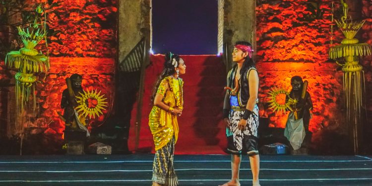 Drama Kolosal Panji Dipentaskan di Petilasan Prabu Jayabaya