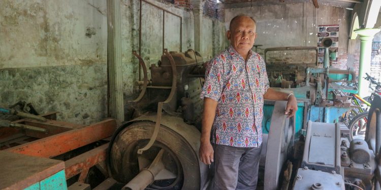 Bersekolah di Dekat Besi-besi Tua Bersejarah