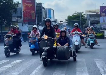 Ratusan Perempuan Berkebaya Kembali Konvoi Naik Vespa pada Hari Kartini 2024