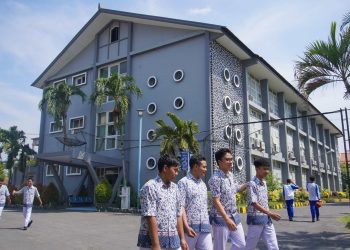Berbondong-bondong Pindah Alamat Rumah Mendekati Pagar Sekolah