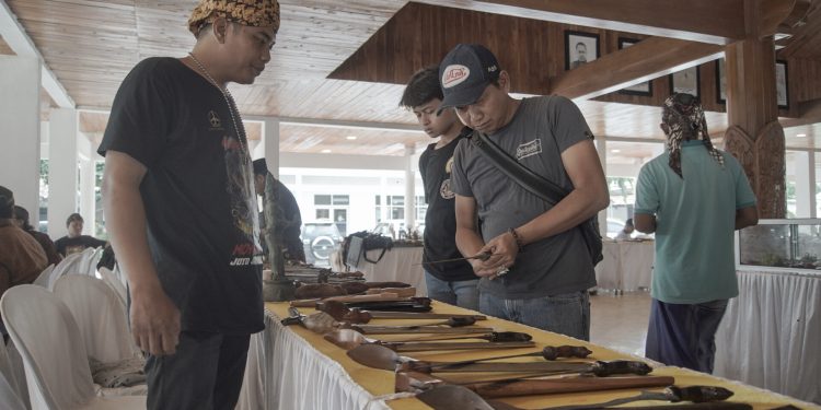 Keris Berusia Seribu Tahun Dipamerkan di Kediri