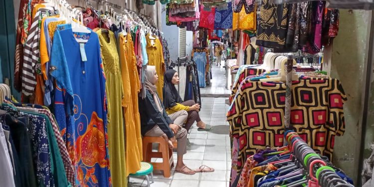 Saudagar-saudagar yang Berjatuhan di Pasar Tradisional