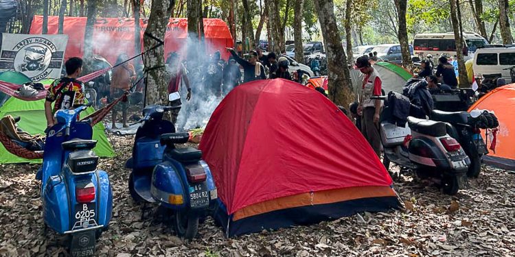 Kawasan Lembah Kelud Diserbu Ribuan Scooterist