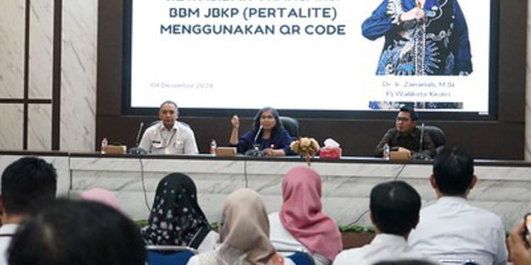 Ratusan Mahasiswa dan Pelajar Kota Kediri Menerima Beasiswa Pendidikan