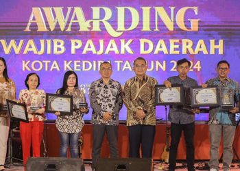 Ratusan Mahasiswa dan Pelajar Kota Kediri Menerima Beasiswa Pendidikan
