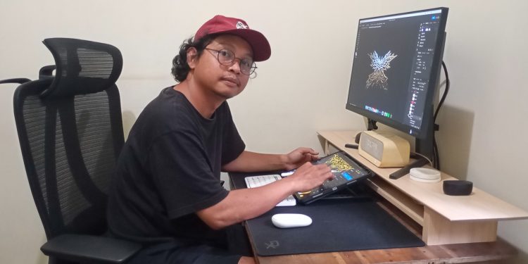 Pelukis Digital Internasional yang Menyamar Jadi Petani di Kediri