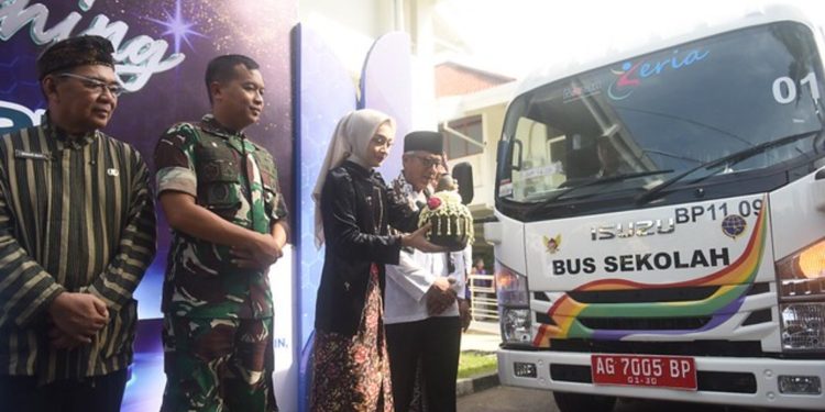 Wali Kota Vinanda Luncurkan Angkutan Khusus Siswa Disabilitas