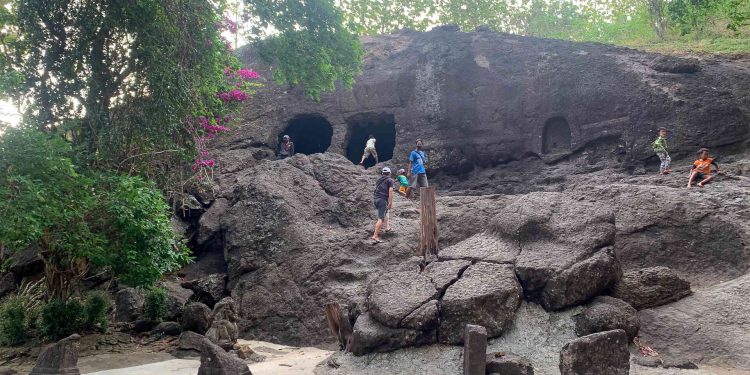 Misteri Aksara Kuadrat yang Tak Terpecahkan di Dinding Gua Selomangleng