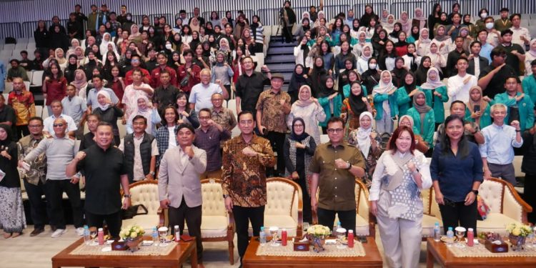Wamen Komdigi dan Tokoh Bangsa Mengkaji Gelap Terang Indonesia di Reuni Aktivis Pers Mahasiswa