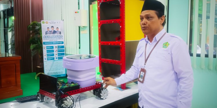 Ali Sahbana, Guru Pembimbing Para Juara Robot Internasional
